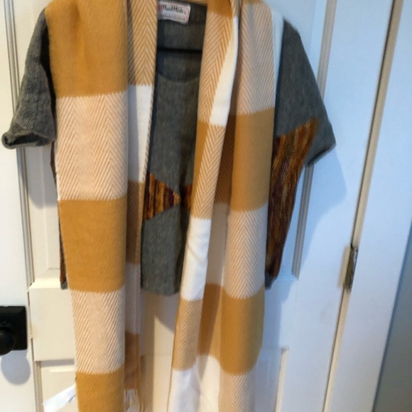 NWT Soft, Cozy, Warm Banana Republic Gold & Cream Windowpane Plaid Scarf - Picture 6 of 9